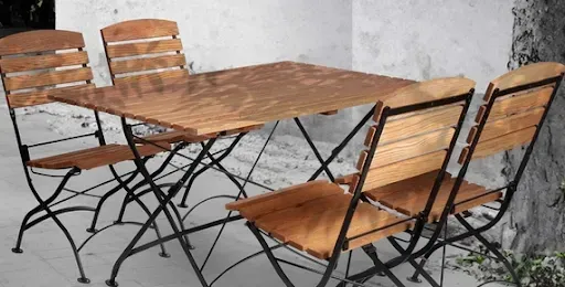 Stolik piwny – mały mebel, wielkie możliwości letnich spotkań